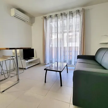 Cosy 20m With Balcony Near The Beaches *