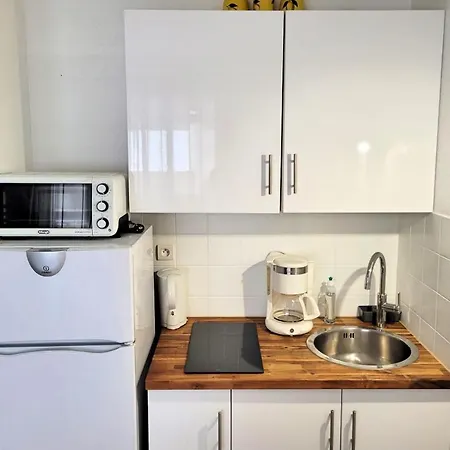 Cosy 20m With Balcony Near The Beaches